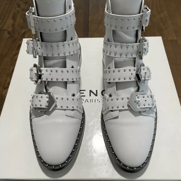 GIVENCHY PARIS White Leather studded Ankle Boots Sz 38.5.

To Lust For!!! - Picture 3 of 10